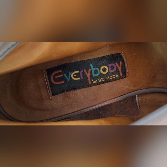 Women's Cream Heeled Shoes - Picture 2 of 4